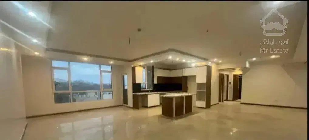 ۱۳۰ متر ۳خوابه فول نوساز ۲ پارکینگ سندی