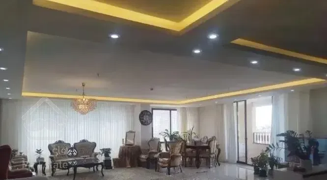142متر/3خواب/کم واحد/بازسازی شده/سالن پرده خور