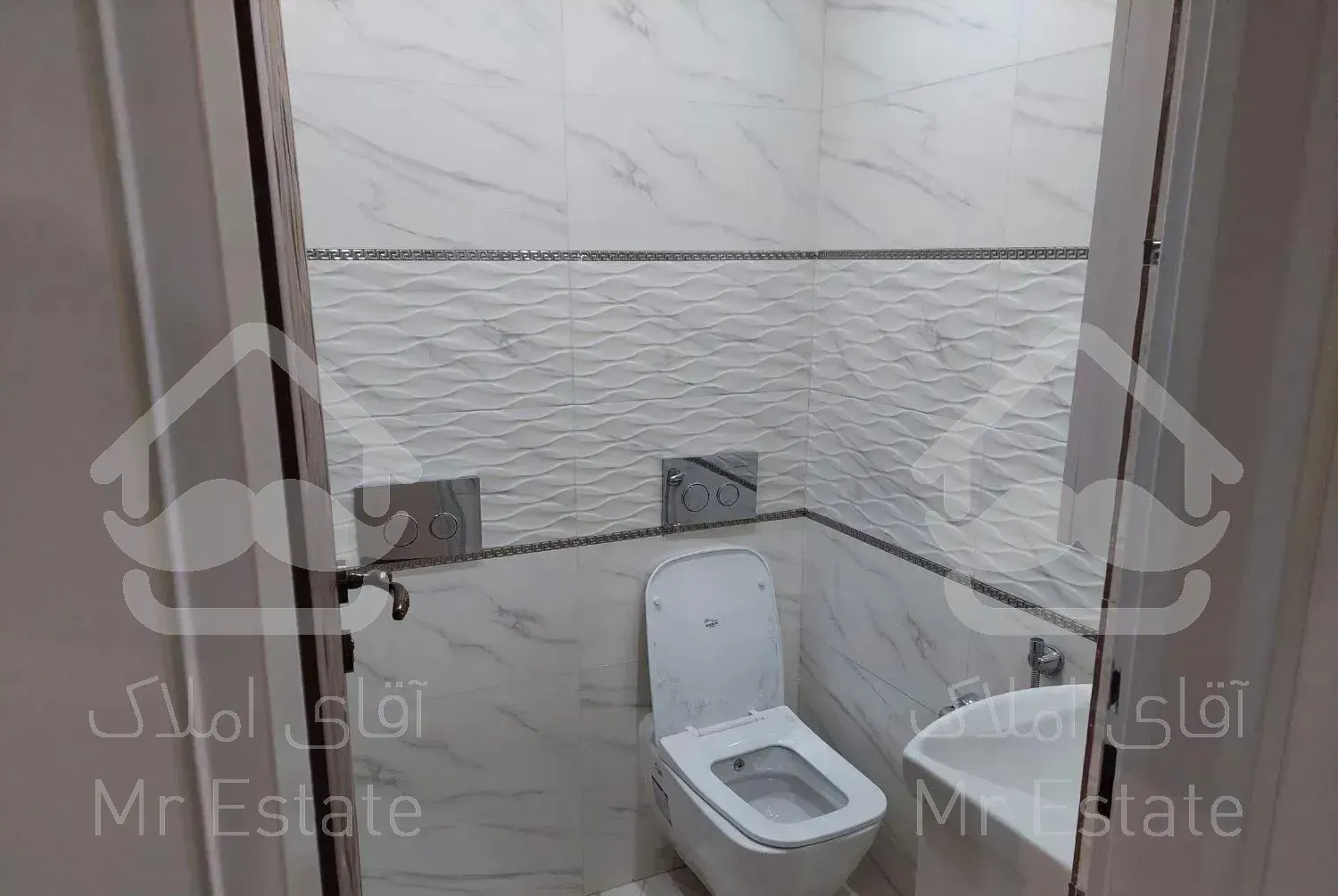 ۱۱۱مترشمال بلوارکشاورزتکواحدی۳خواب مترکلیدنخورده