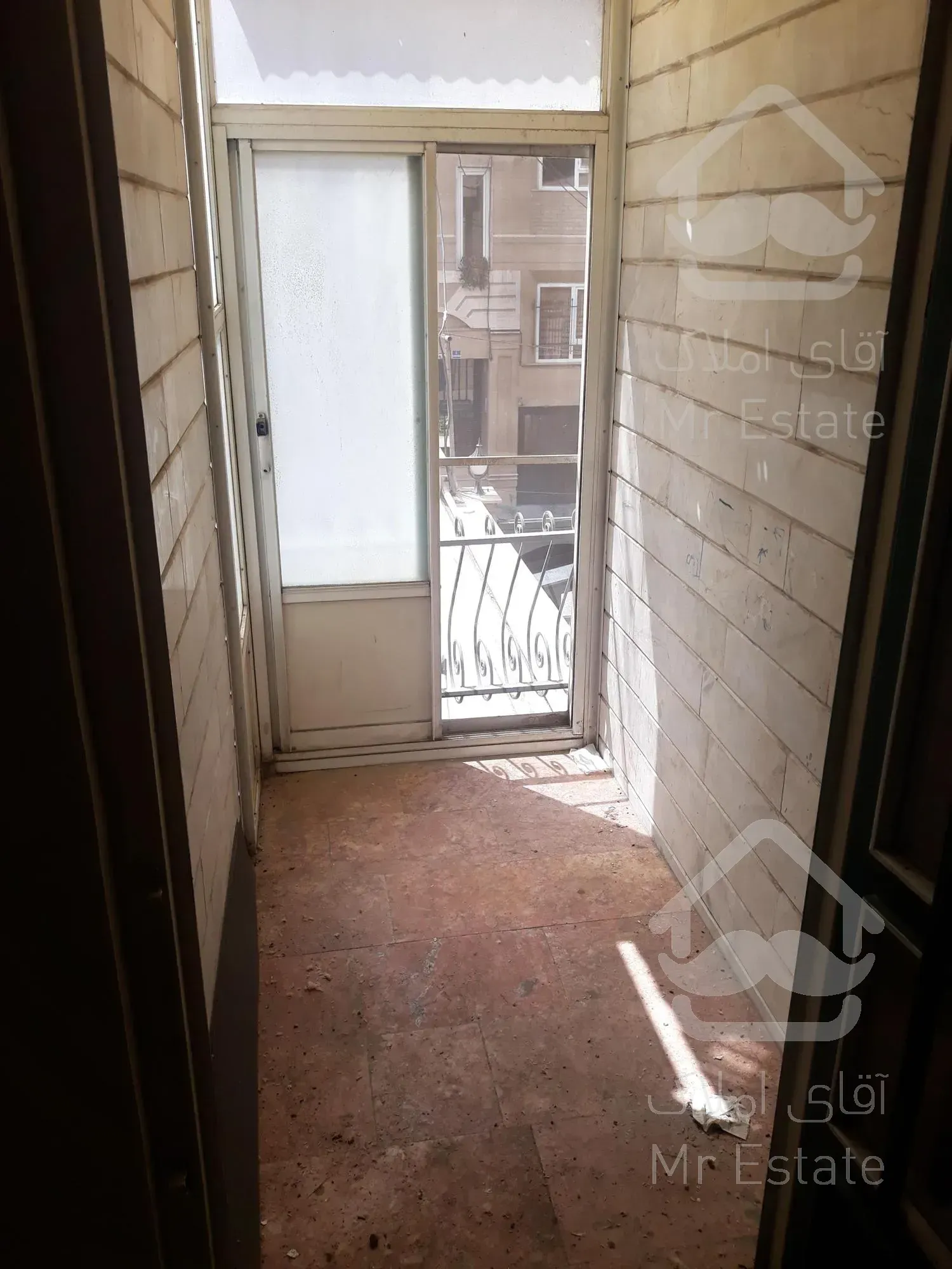 ۵۰ متر/غرق در نور/پونک