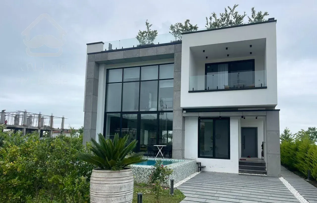 ویلا مدرن 450 متری استخردار در شهرک مهرگان