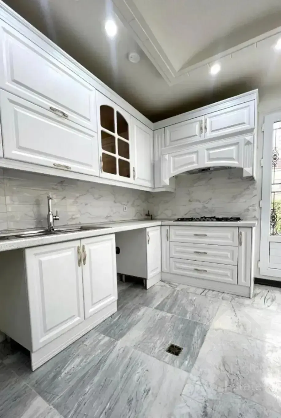 ۱۰۳متر/۸ساله/۱۰واحدی/غرق نور