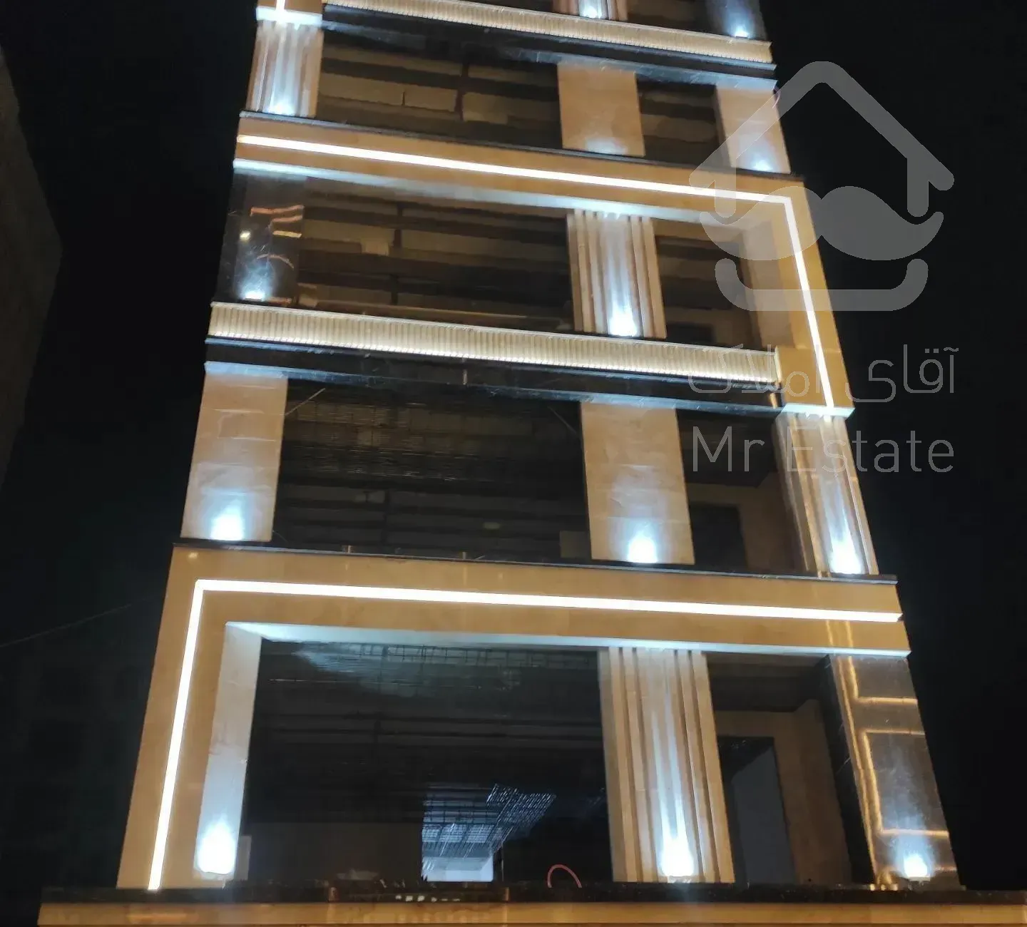 فروش آپارتمان ۱۳۰ متری سند دار در میدان ولیعصر