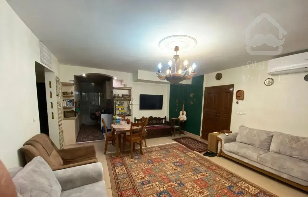 ۸۲متری پارکینگ انباری بالکن بسیار تمیز