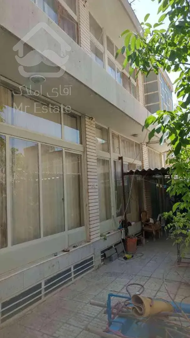 منزل دوطبقه کلنگی قابل سکونت مساحت ۲۵۳ متر