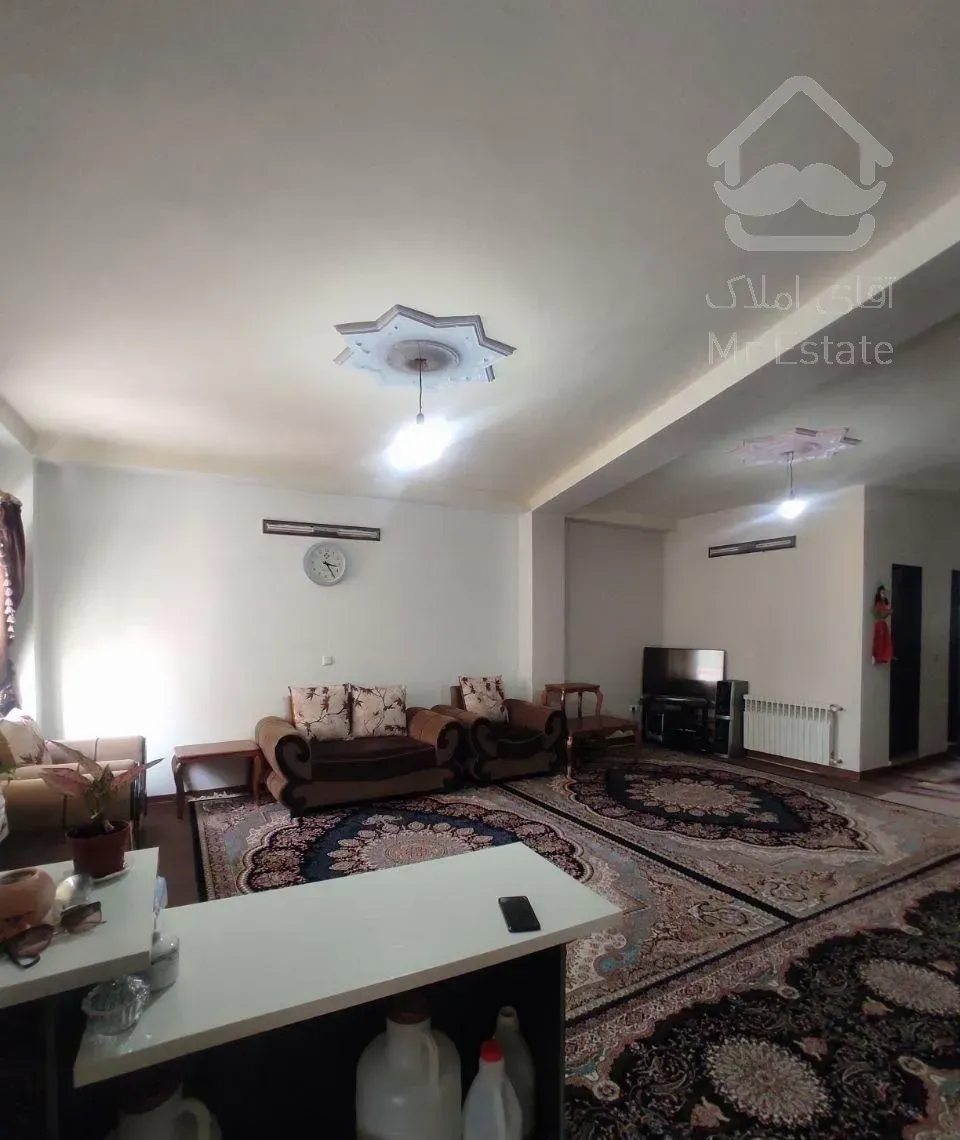 ۹۰ متر آپارتمان با سند و پارکینگ محمودآباد