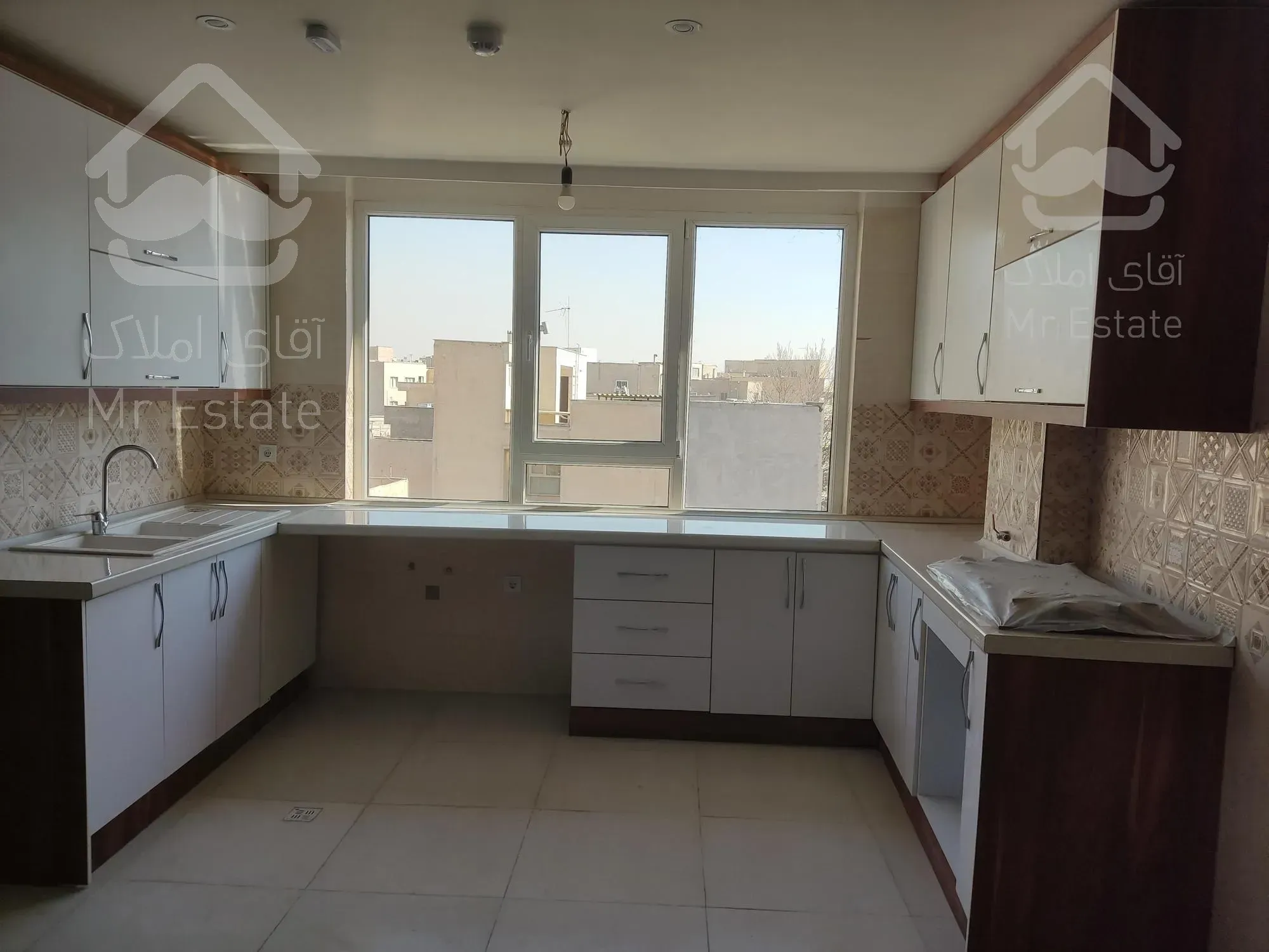 استادمعین/۱۰۰متر/نوساز/تک واحدی