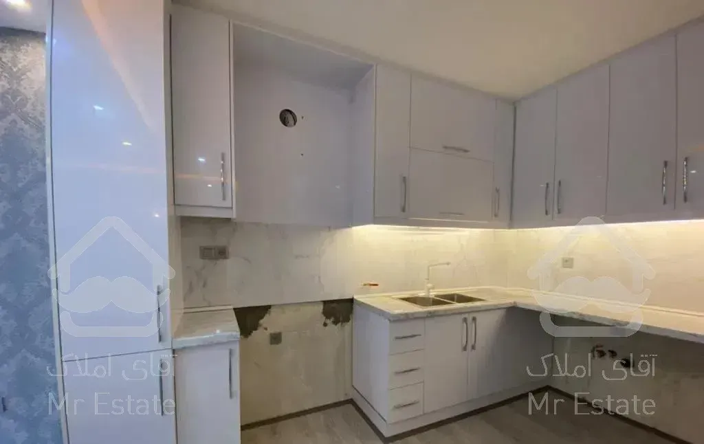 آپارتمان دو بر نور مادی ارغوان/باغ دریاچه