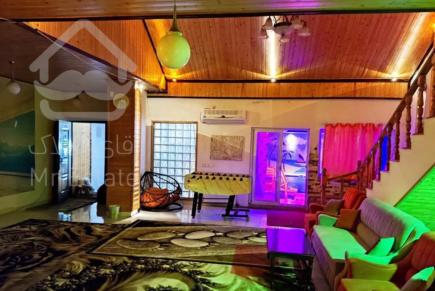 ویلا استخردار با حیاط دلباز