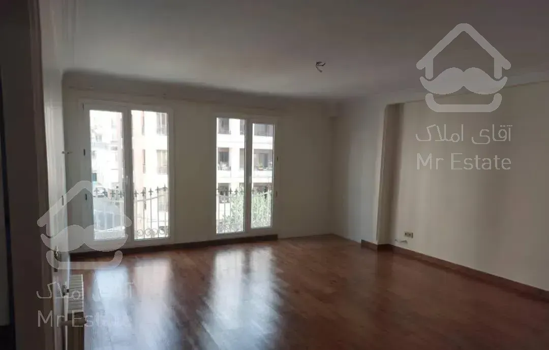 ۱۳۰متر ۳خواب فول امکانات بازسازی شده طبقه سوم