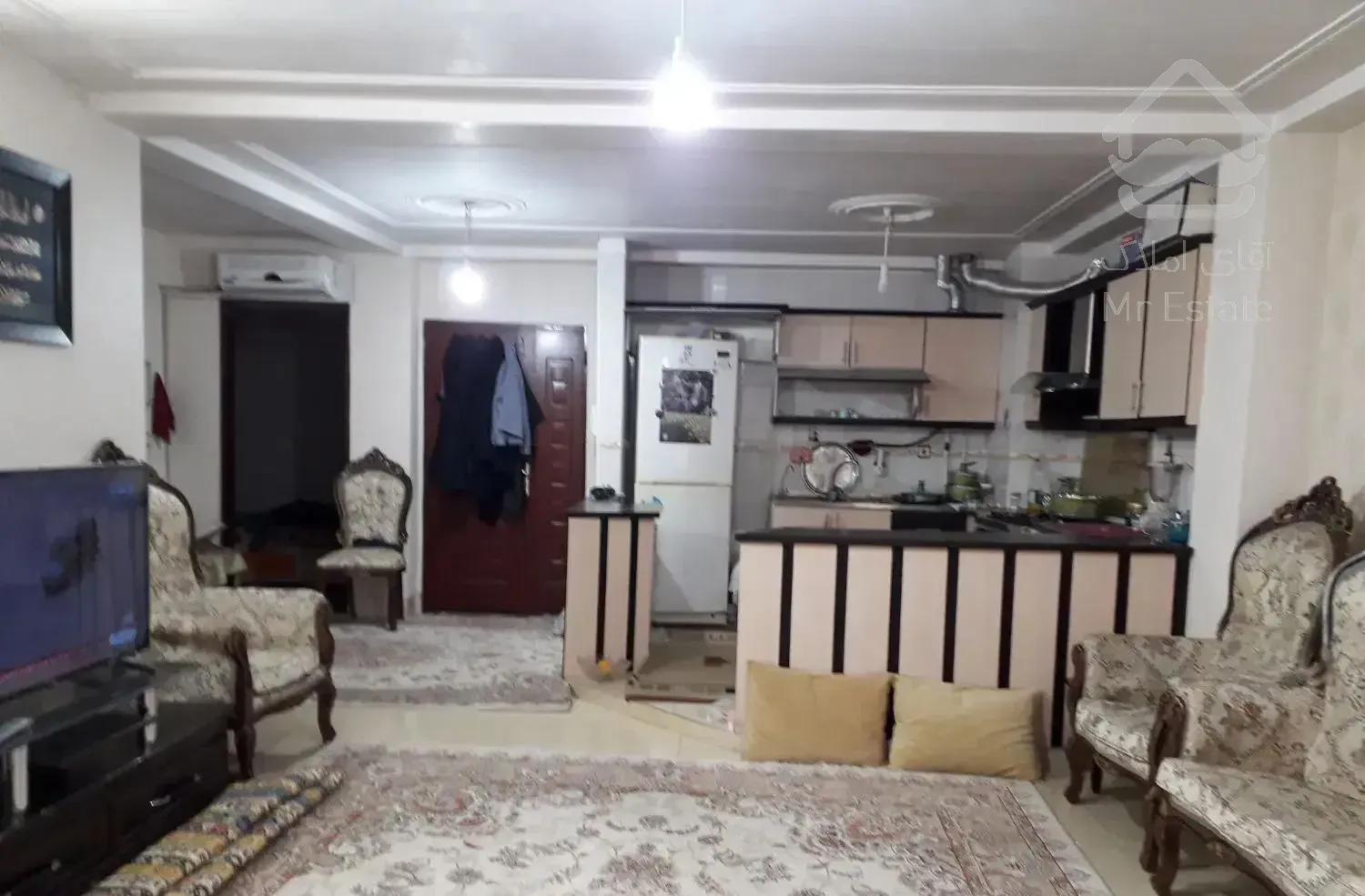 حاشیه جمهوری ۷۷متری طبقه دوم تک واحدی