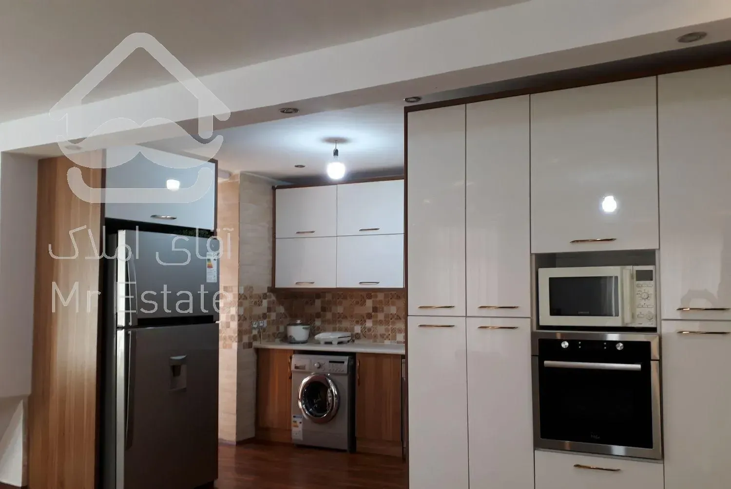 آپارتمان شیک و تمیز چهار واحد چهار طبقه در خ شفا