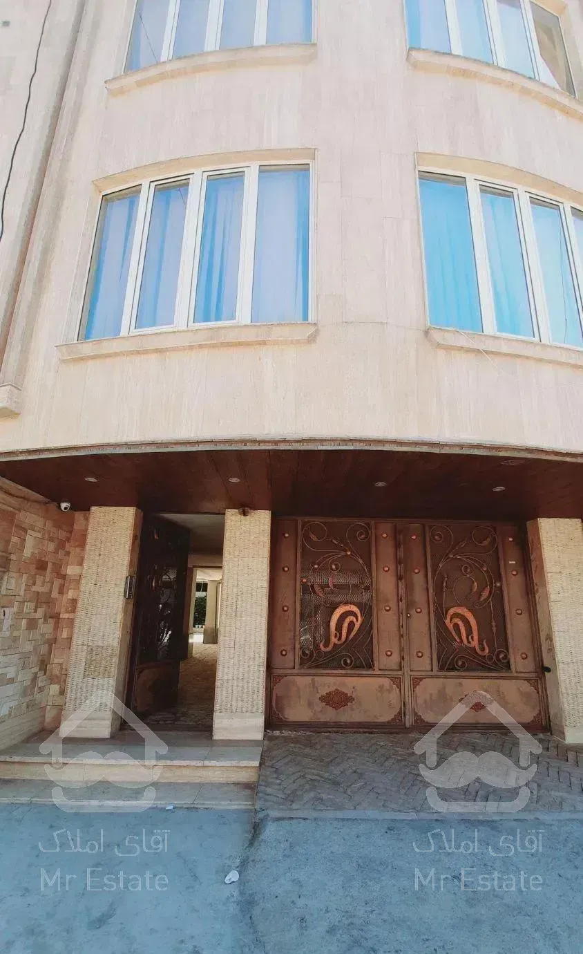 یک واحدبزرگ نزدیک دریا و بازارچه