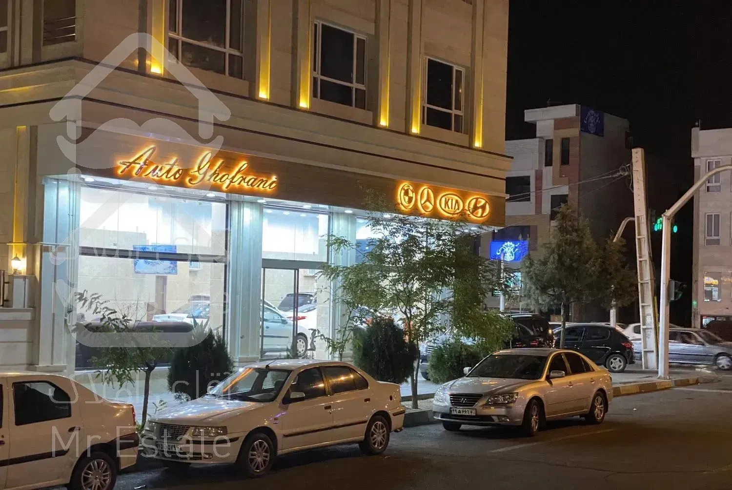 مغازه 120 متری نبش چهار راه