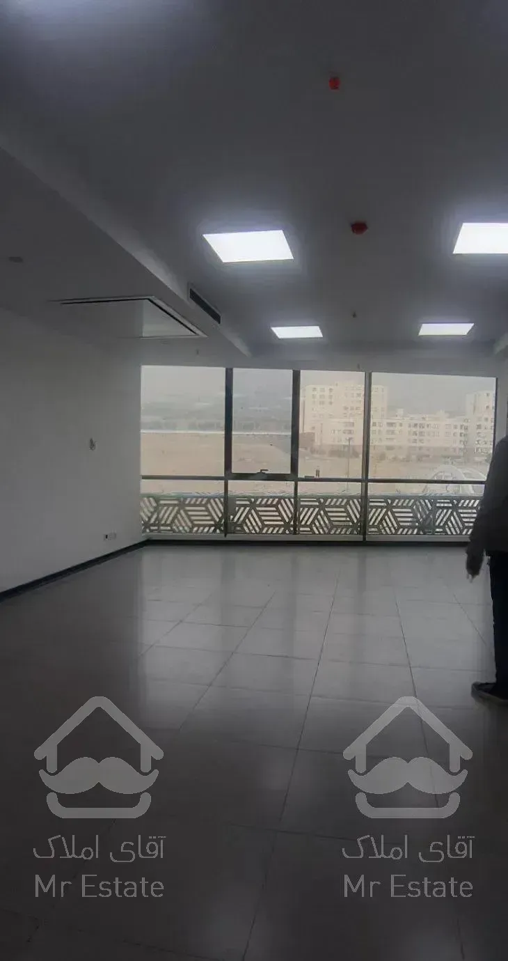 آکاداسنتر۷۶متر *سنداداری مجاورت دریاچه چیتگر*