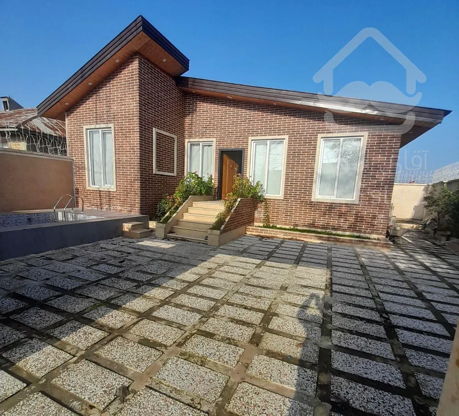 ویلای استخردار (( ۳۰۰ )) متری فومن با سند تک برگ