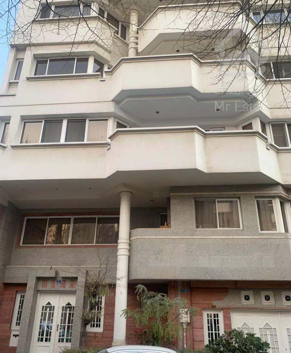 ۲۰۰ متر استخر و ۳ تا اتاق