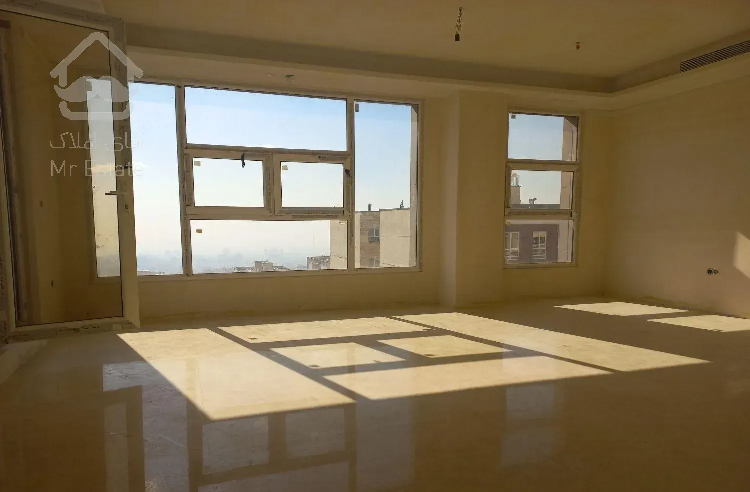 ۱۲۵ متر ۳ خواب ، مستر ، سالن پرده خور سرمایه گذاری