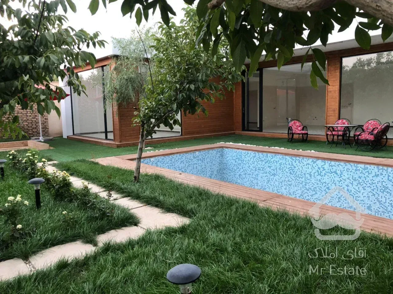 فروش ویلا مدرن ۶۵۰ متری چهارباغ شهرکی