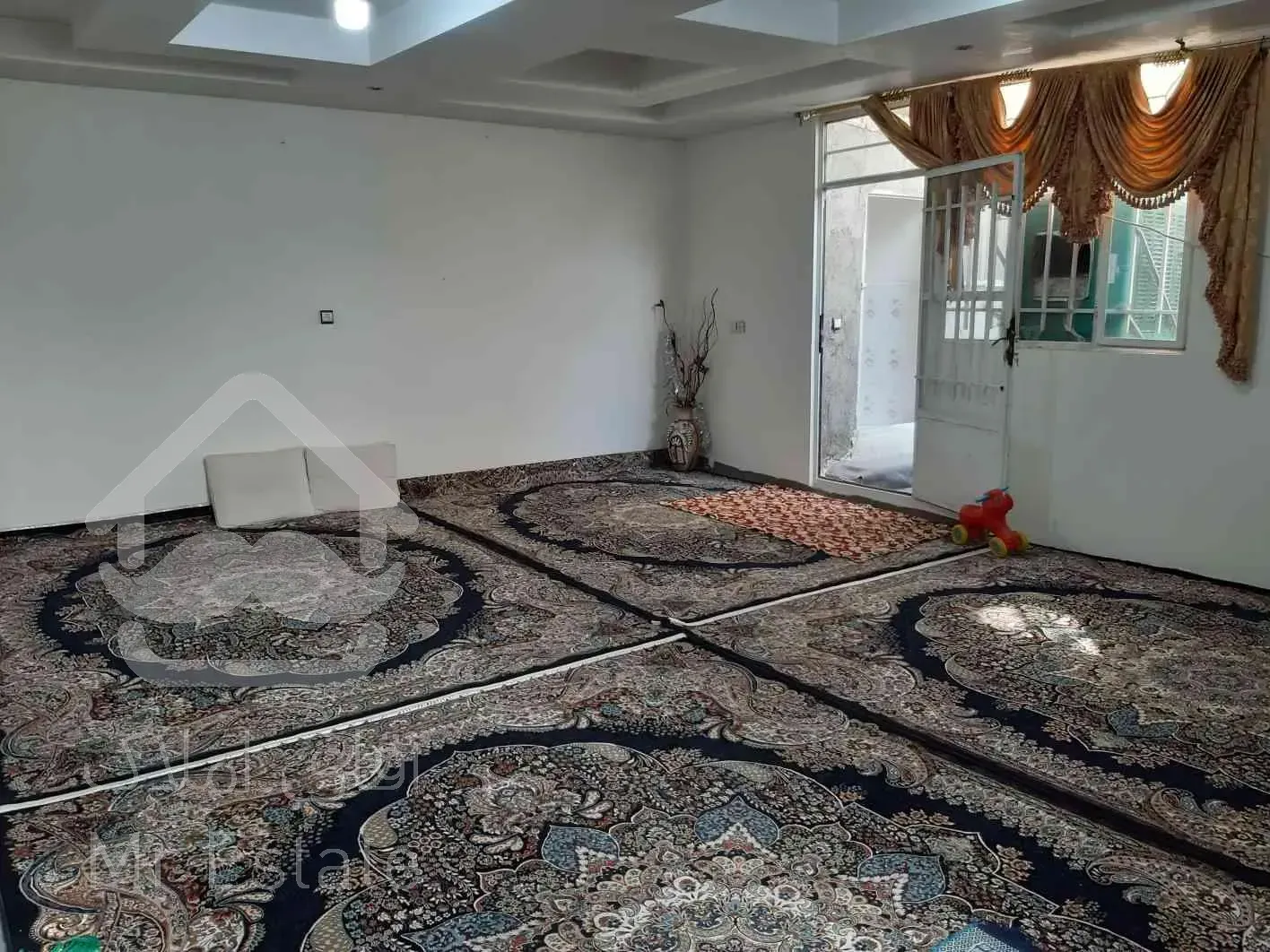 ویلایی ۲طبقه بالای همکف بفروش میرسد