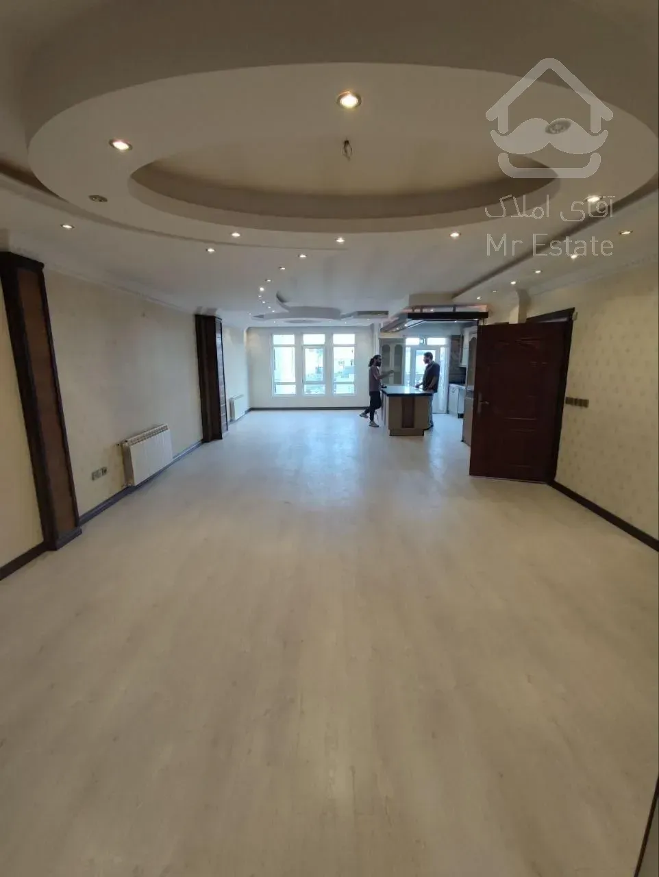 95متر/۴باغ غربی/فول ویو و فول نور/سالن پرده خور