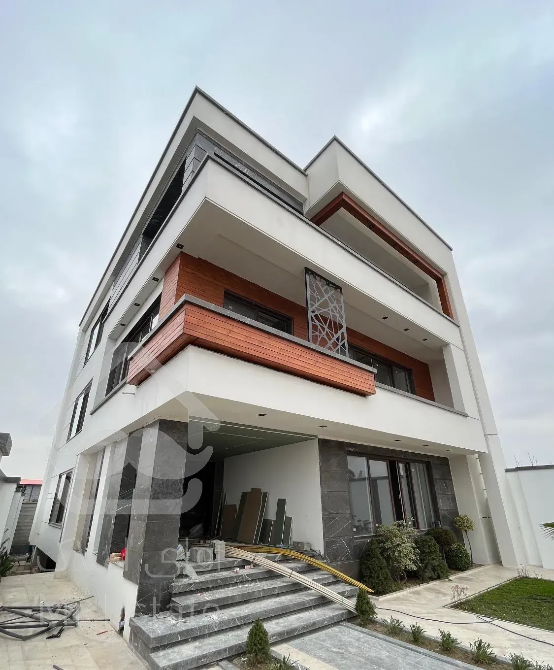 ۶۰۰ متر ۴ خواب شهرک بهزاد خیابان ام ار ای