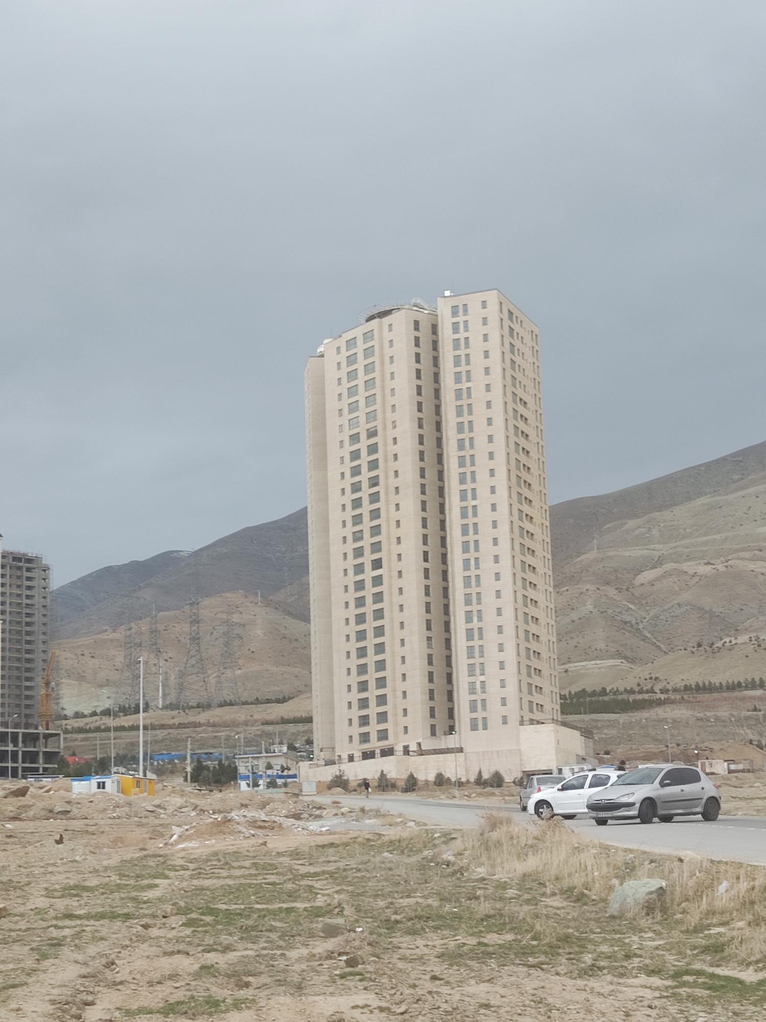 برج باغ مجلل پلازا، 130متر 3خواب، بدون پرتی