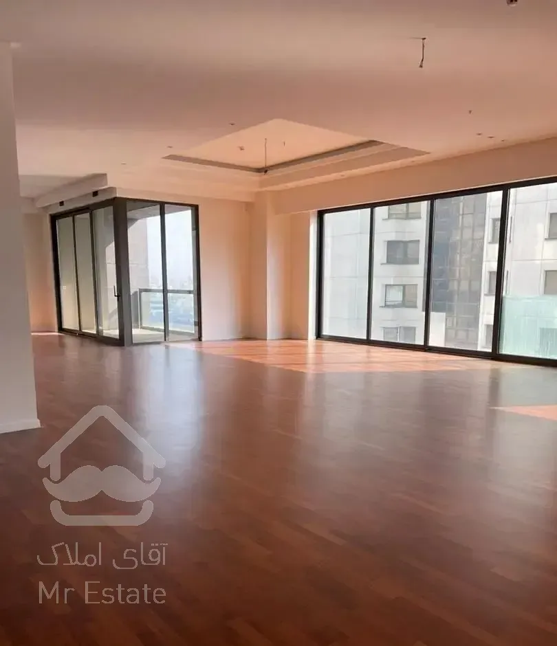 ۲۱۵متر ۴خواب فول مشاعات لابی لابی من