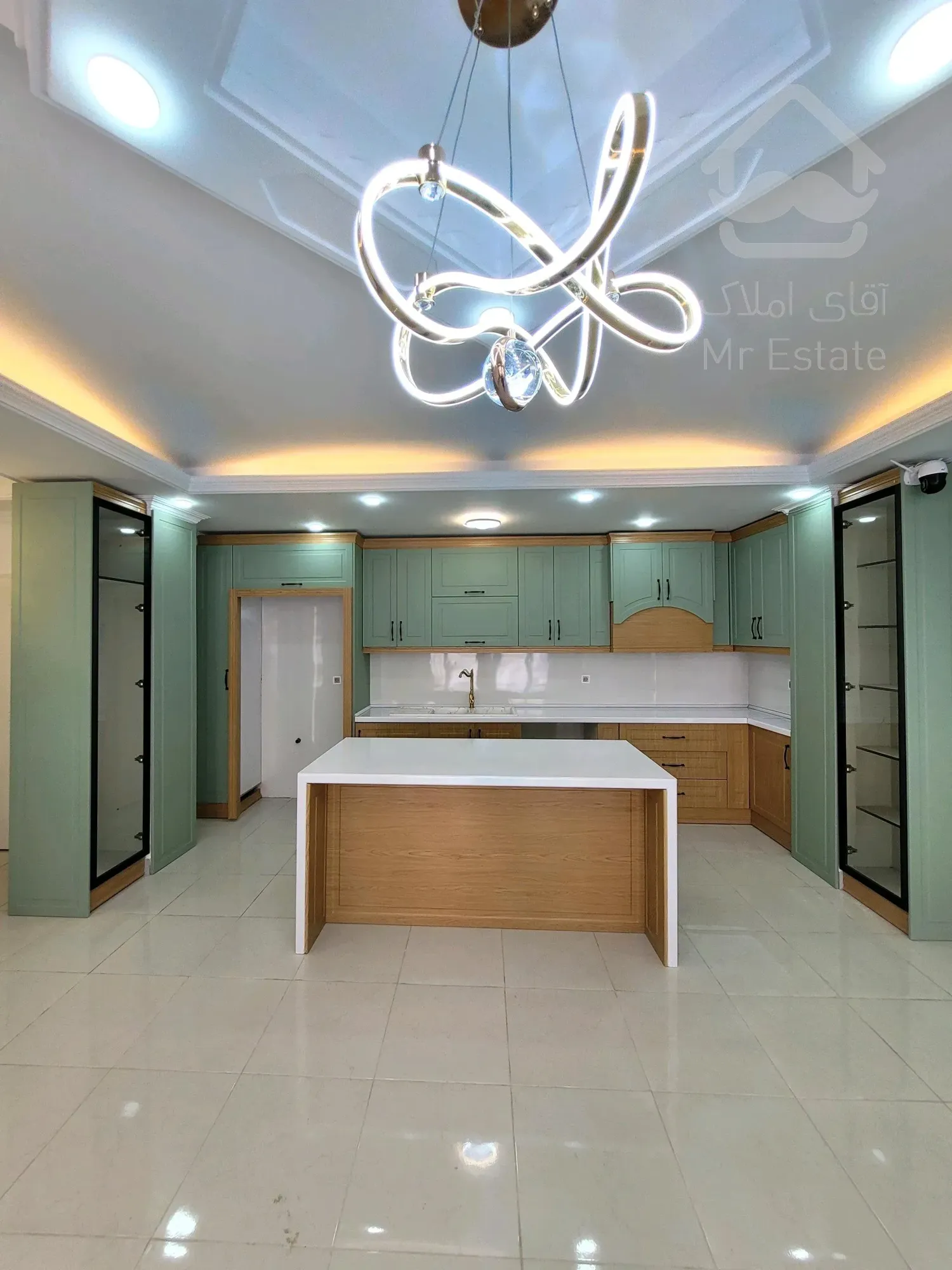 ۸۱متر/سند تک برگ/۲۰متر حیات خلوت/سرمایه گزاری