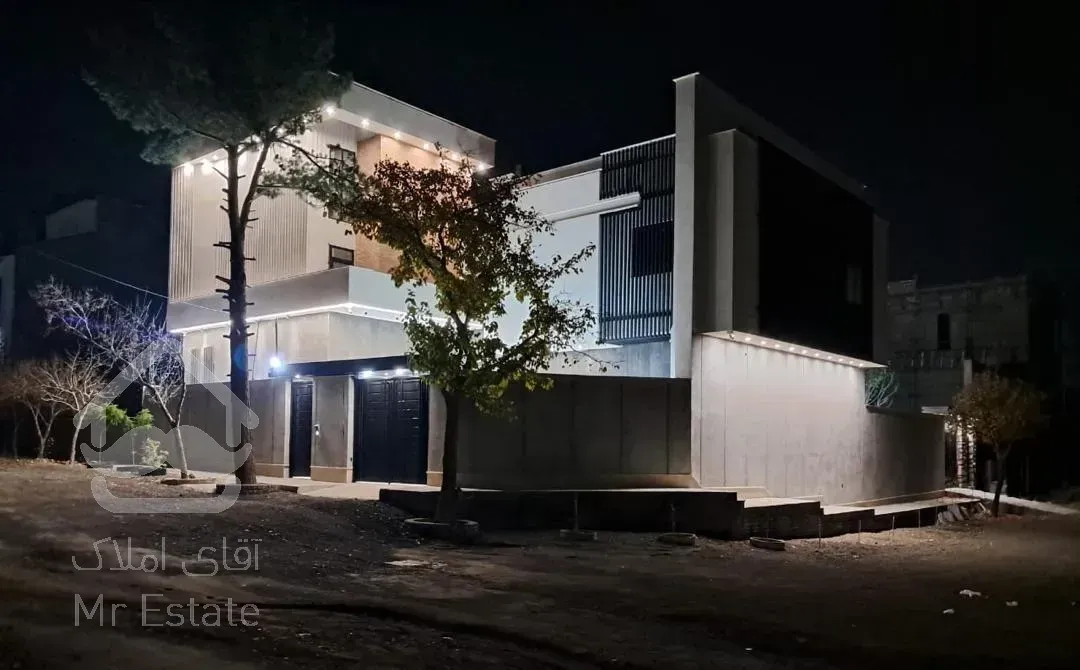 فروش خانه ویلایی ۹۰۰ متری ۴ خوابه