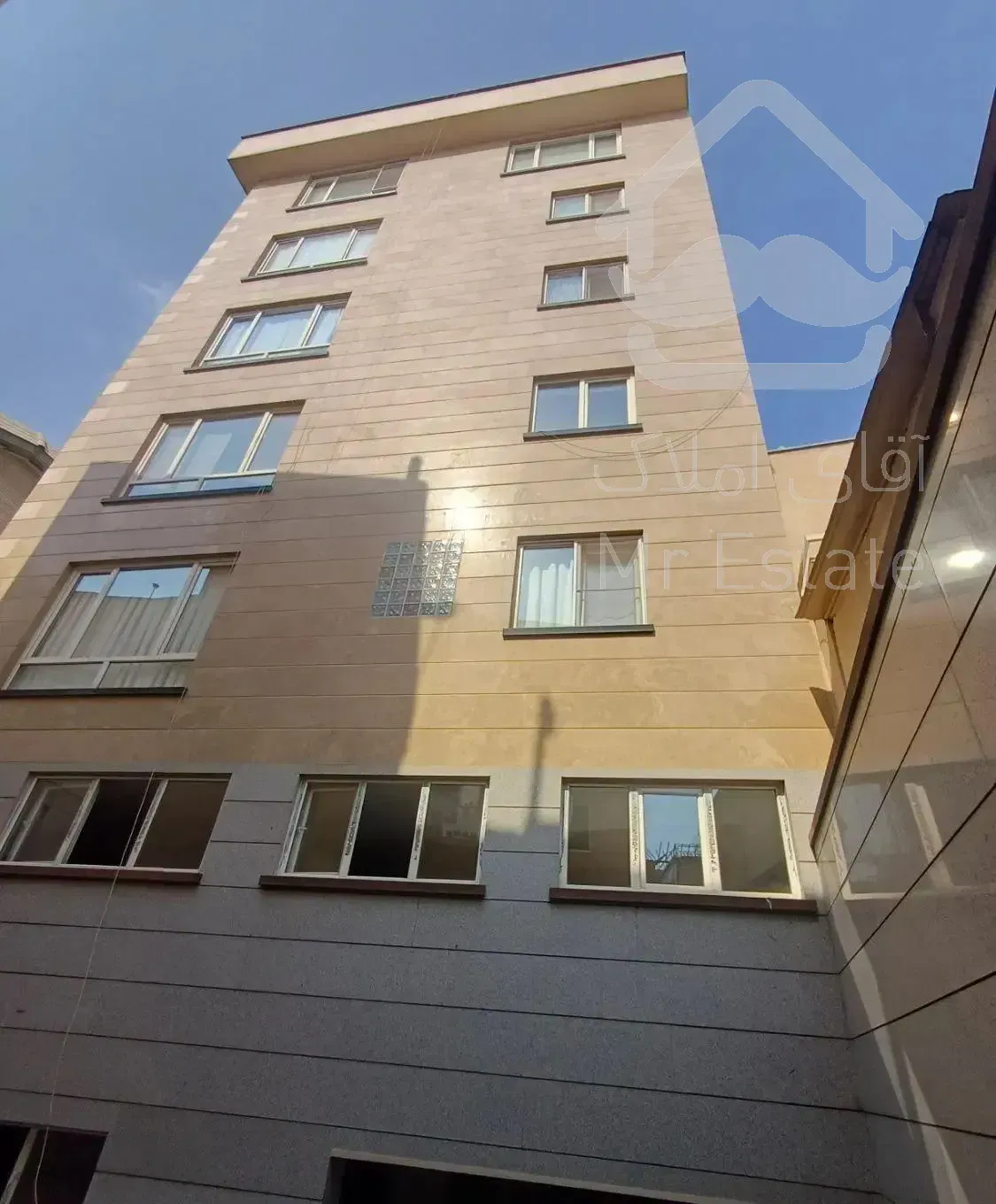 دیباجی جنوبی ۱۳۰ متر ۳ خواب ۱۰ ساله دو جهت نور