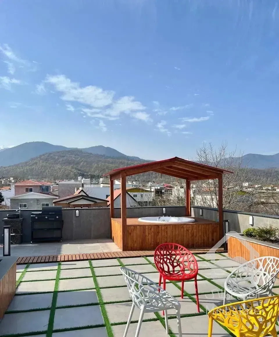 بنای مدرن ۳۳۰ متری دامنه جنگل نور