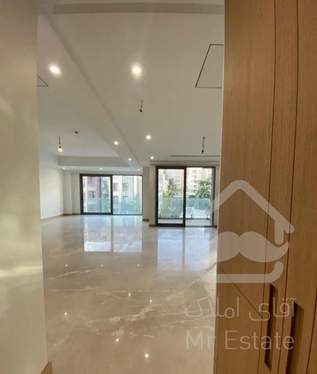 واحد 215متری در پروژه فاخر ازگل/گلزار/کلید نخورده