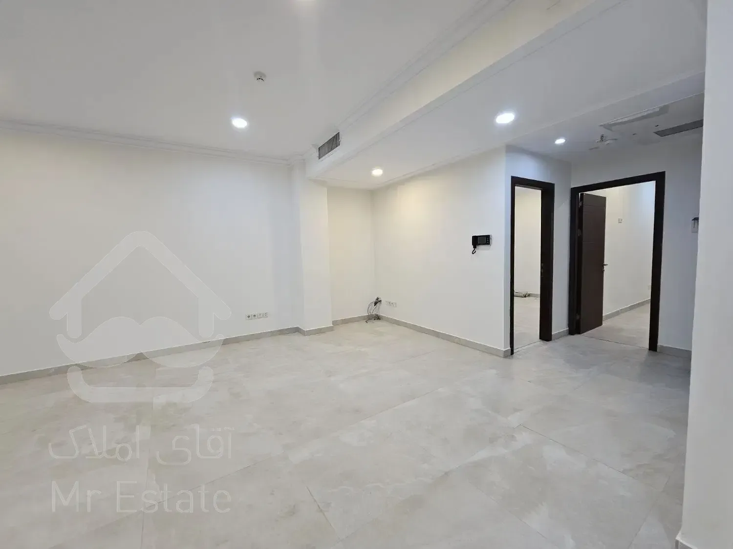 300متر سعادت آباد*سند اداری*۳نبش*براصلی*فلت