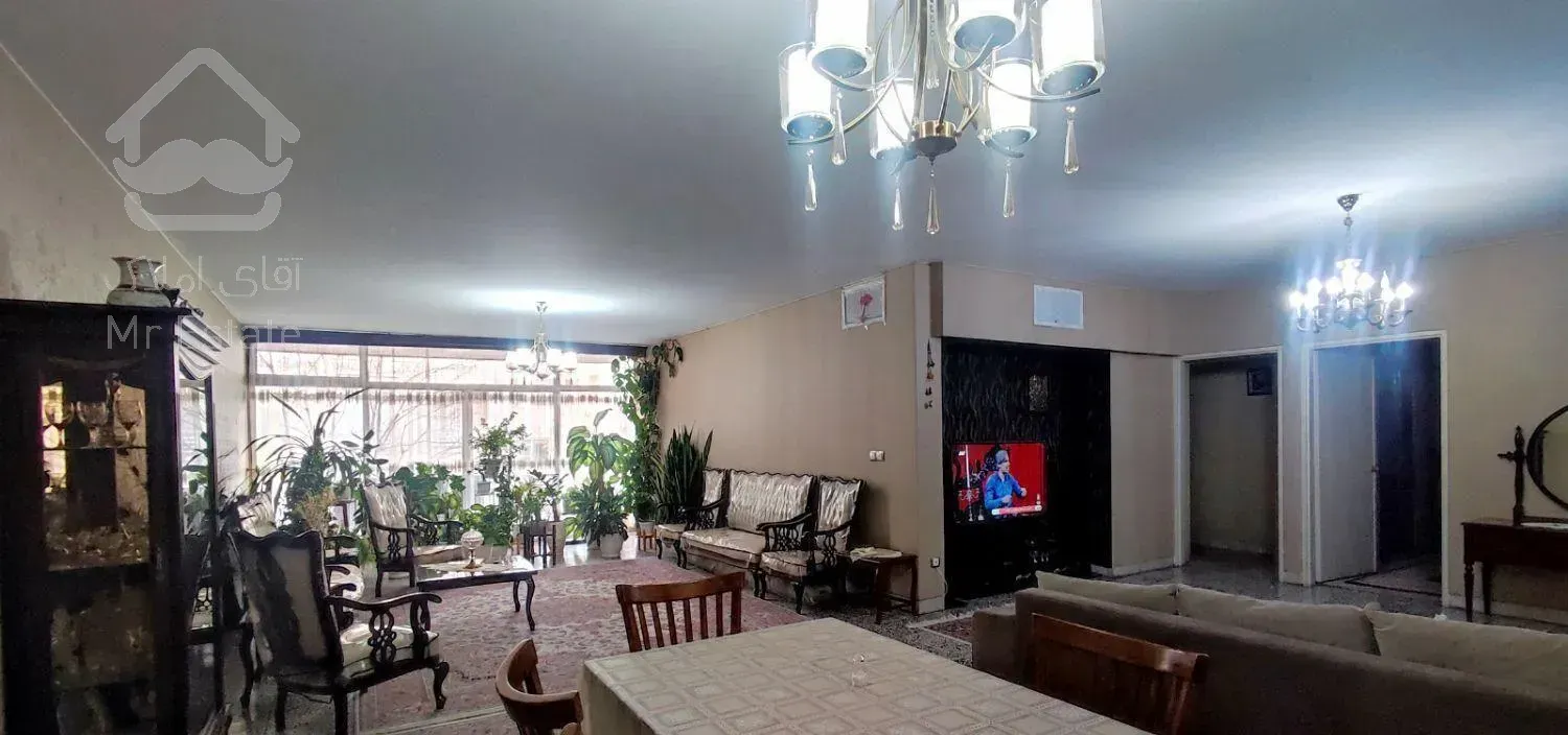 تهاتر 209 متر، بالای ساعی