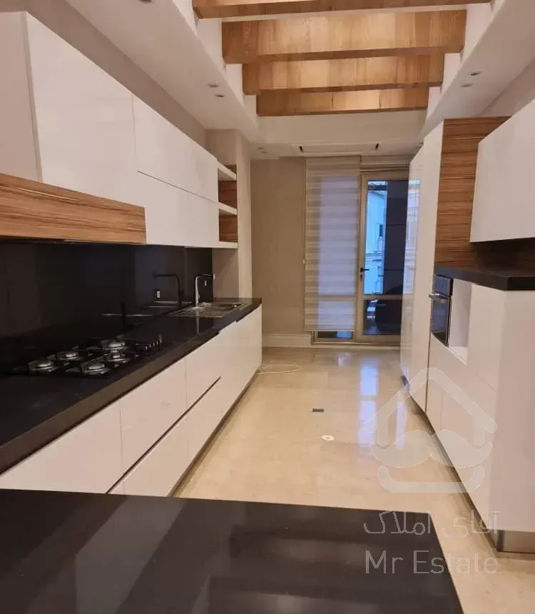 آپارتمان ۲۰۰ متری/۳ خواب / تاپ لوکیشن نیاوران