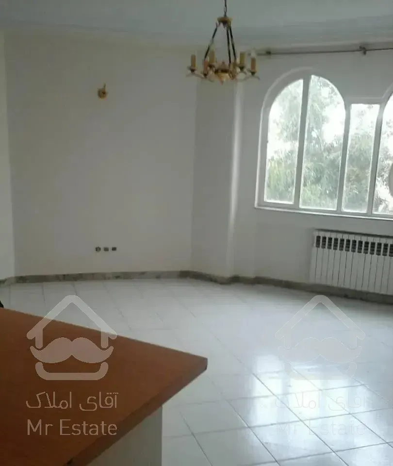 نصرت ،۷۵ متر ،۲ خواب، ۱۵ ساله، با پارکینگ