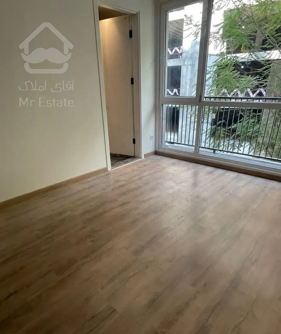 ۱۲۰مترجمشیدیه امیدوار تراس سالن دار افتاب مستقیم