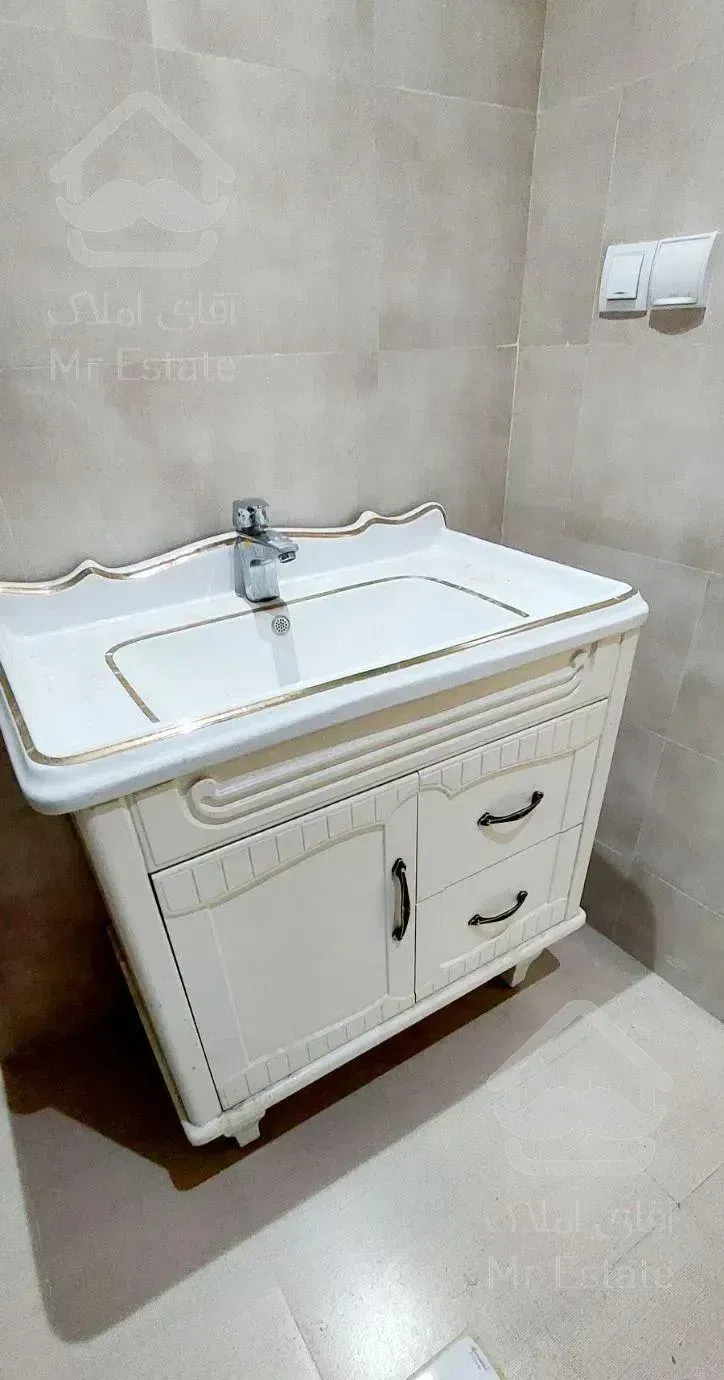 ۱۰۰ متر نوساز پارک لاله