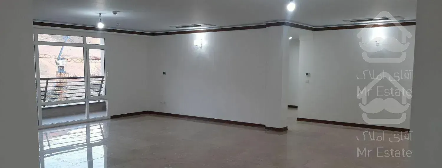 آپارتمان ۲۱۰ متری ۳ خواب ، بالکن بزرگ