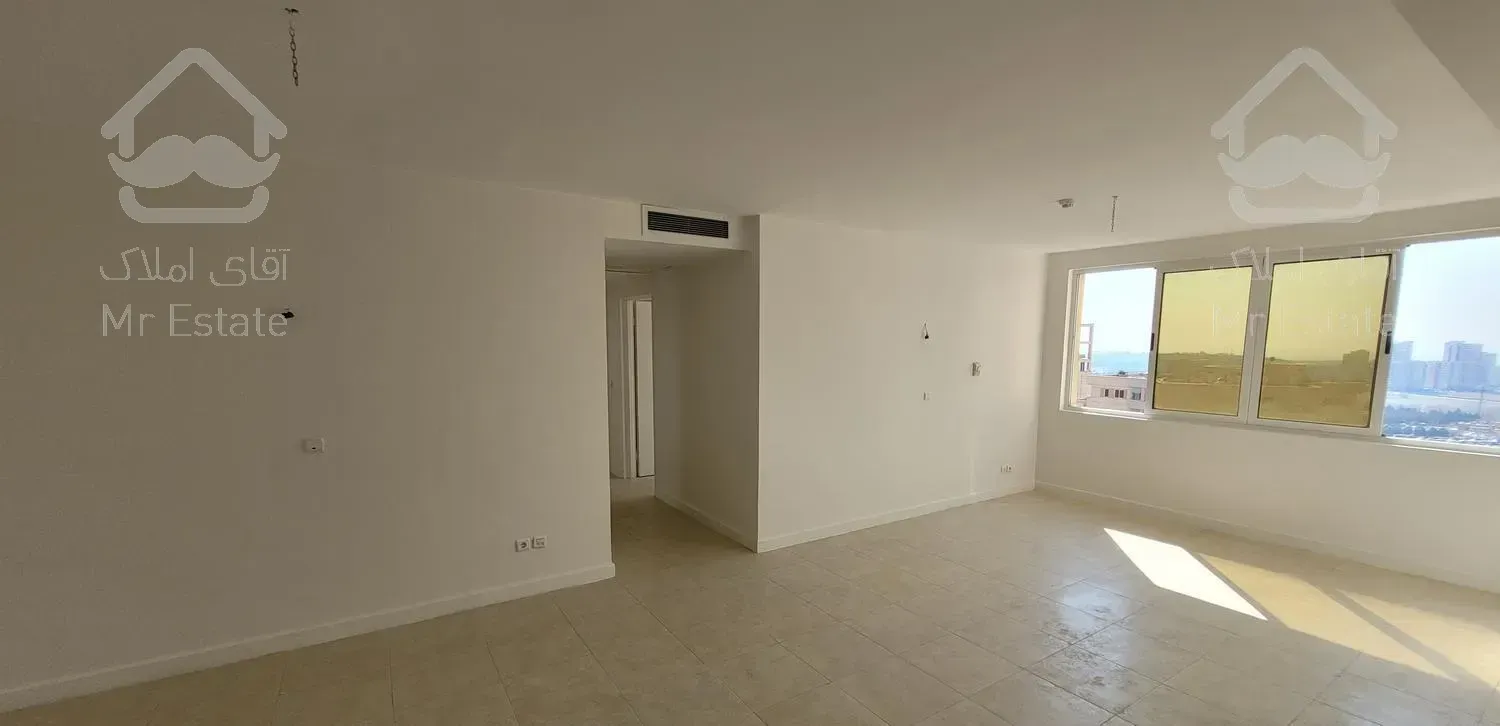 150 متر بالای برج روبروی دریاچه تخلیه‌