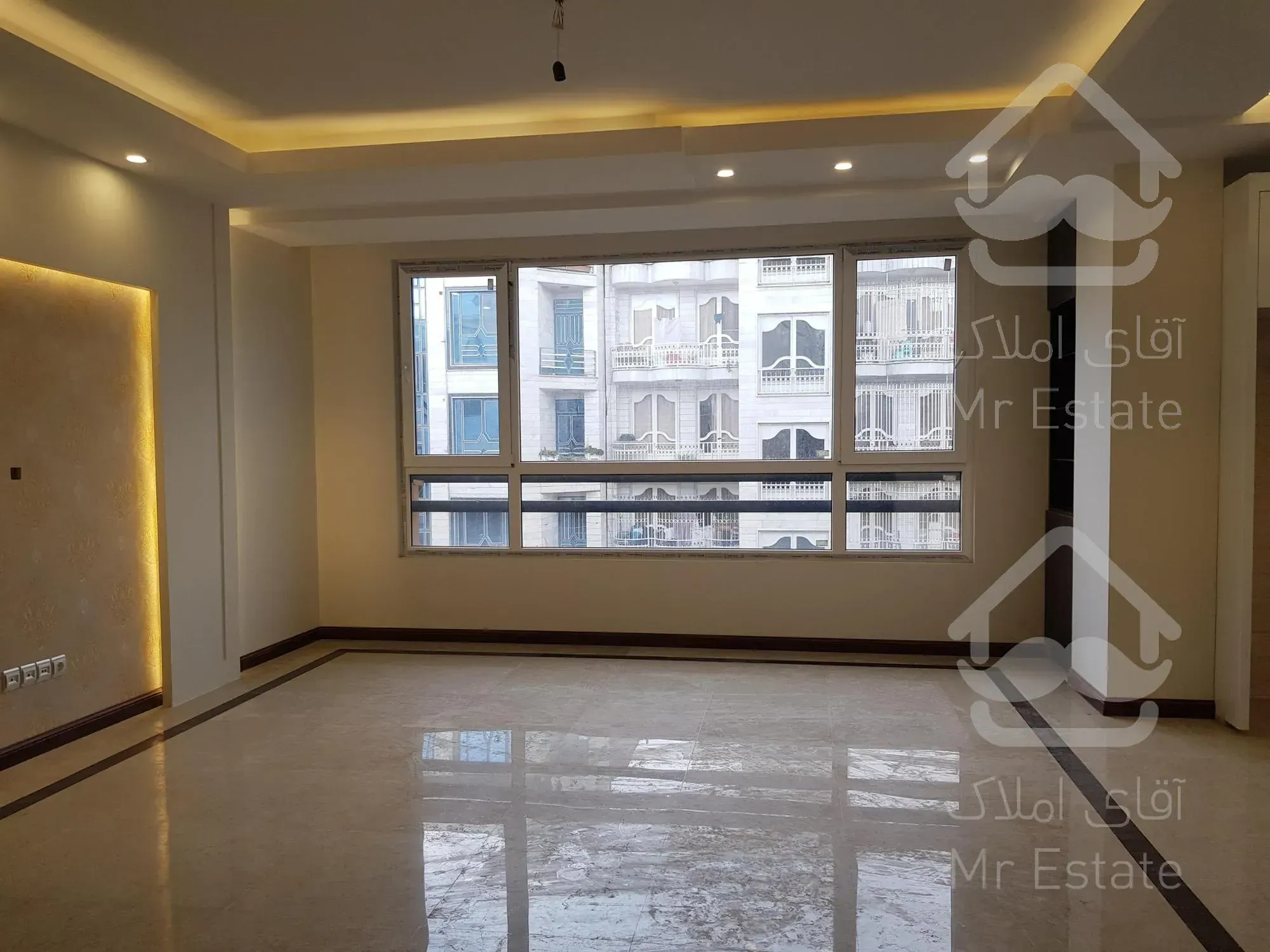 آپارتمان نوساز آلاله شرقی سالن پرده خور