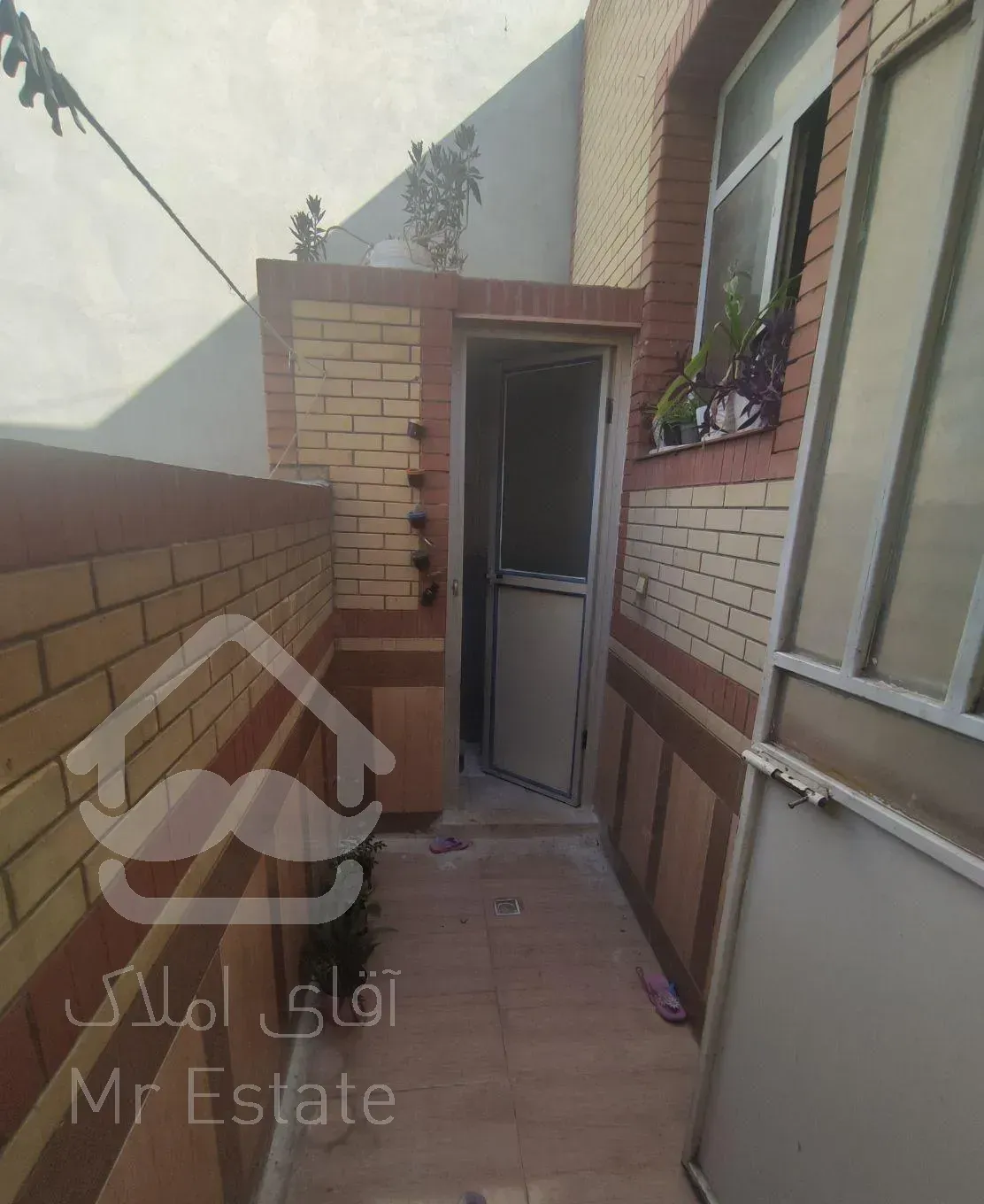 فروش آپارتمان کاملا مستقل طبقه اول.بدون مزاحمت