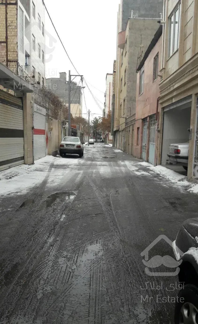 آپارتمان ۹۰ متری دو خواب و همکف شیک