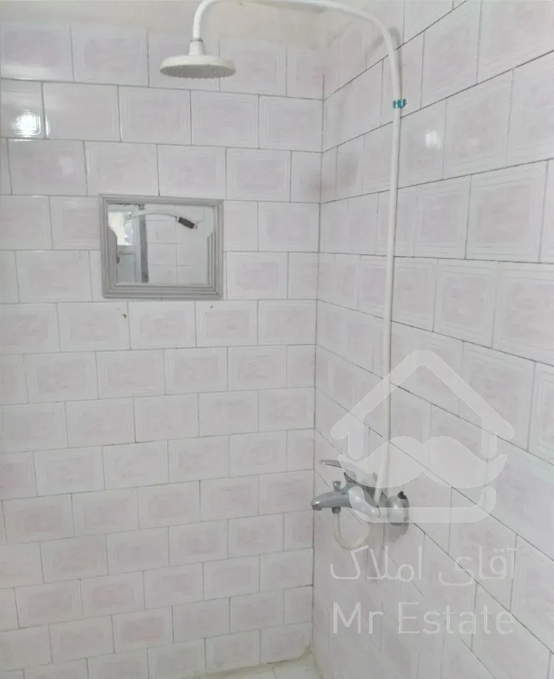 اطاقور جاده لیل خرما  کولر گازی دارد