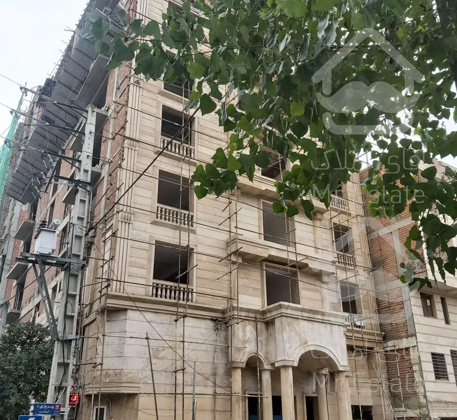 آپارتمان ۱۶۰ متری دو نبش باامکانات سر پیروزی۶