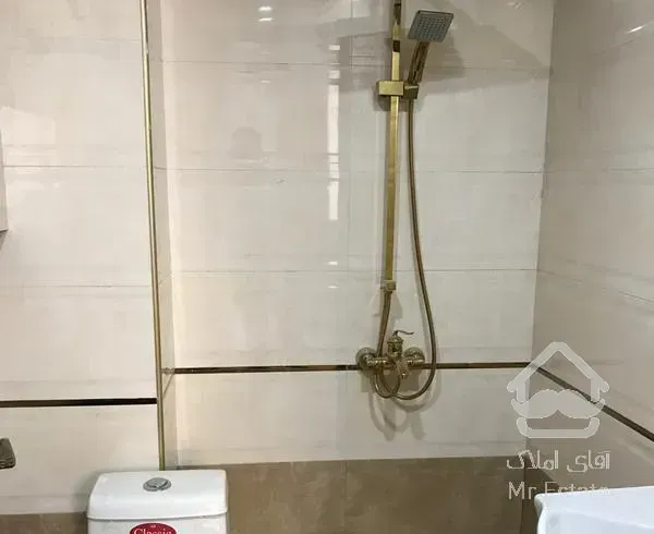 ۱۴۵ متر کلید نخورده آفتاب گیر در گلناز جنوبی