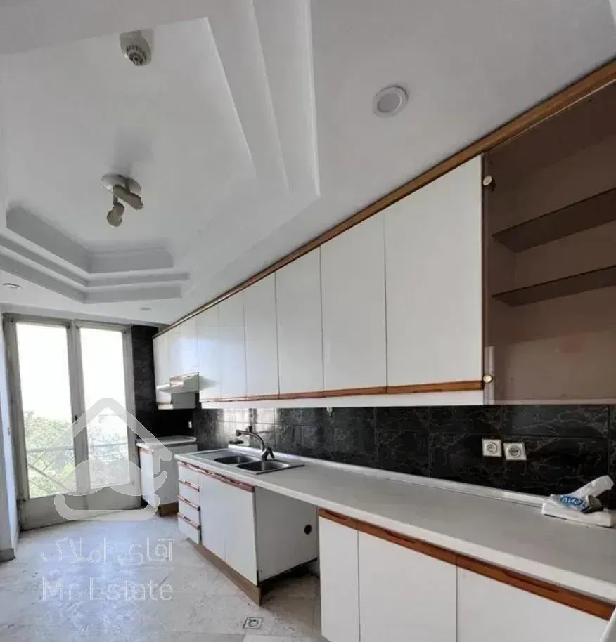 تراس بزرگ قابل چیدمان، ویو بدون مشرف