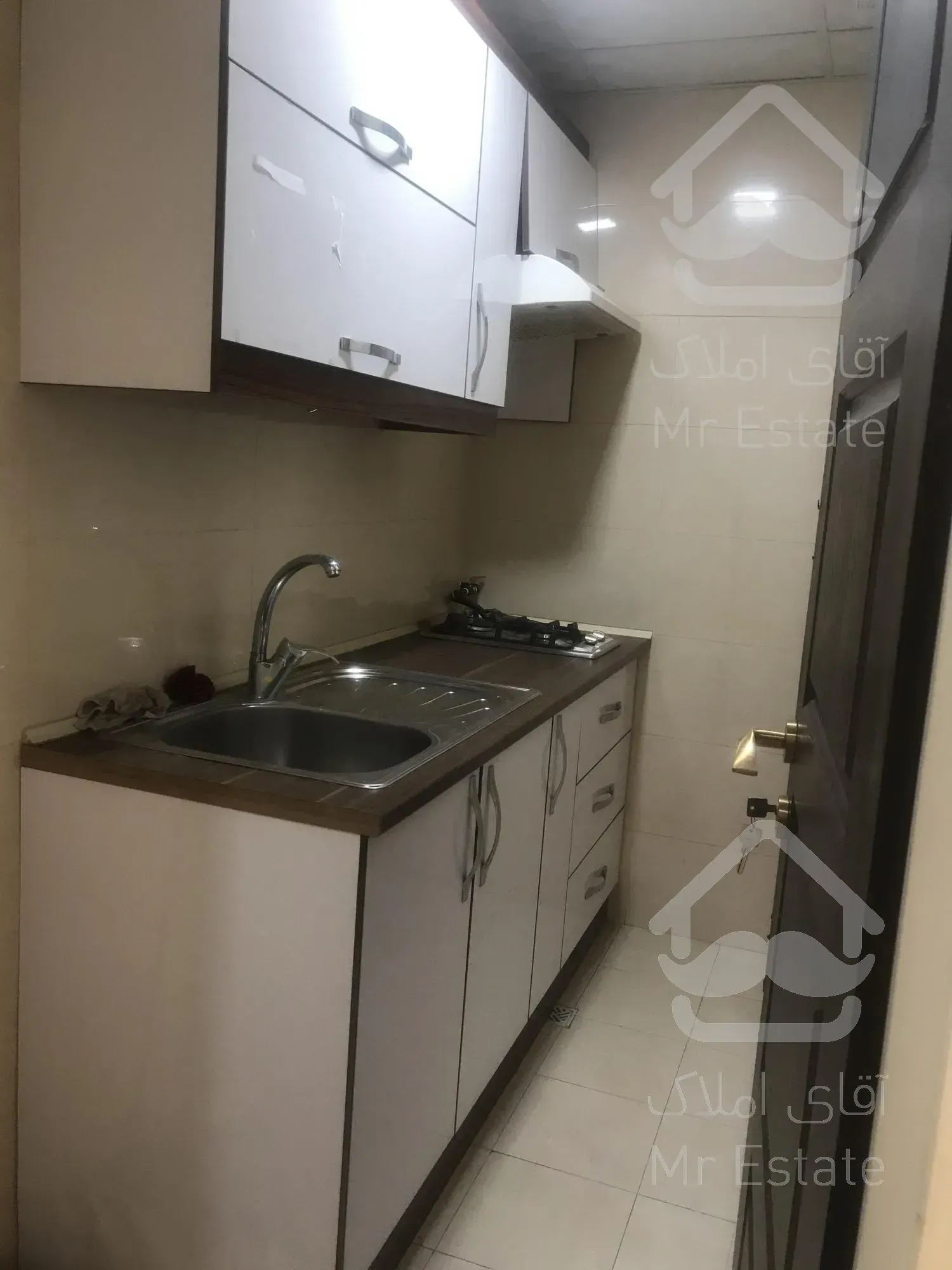 فروش ١٠٤٠متر سند اداري ،صادقيه