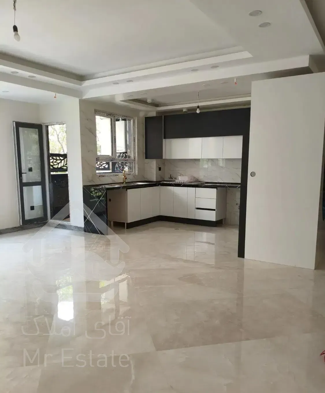 ۱۳۶ متر ۳ خوابه نوساز کلیدنخورده / پونک معین